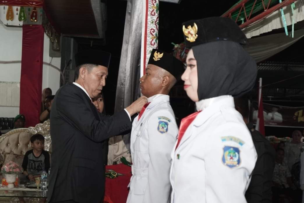 Bupati Bolsel Kukuhkan 33 Siswa Pasukan Pengibar Bendera di Upacara HUT RI ke-78